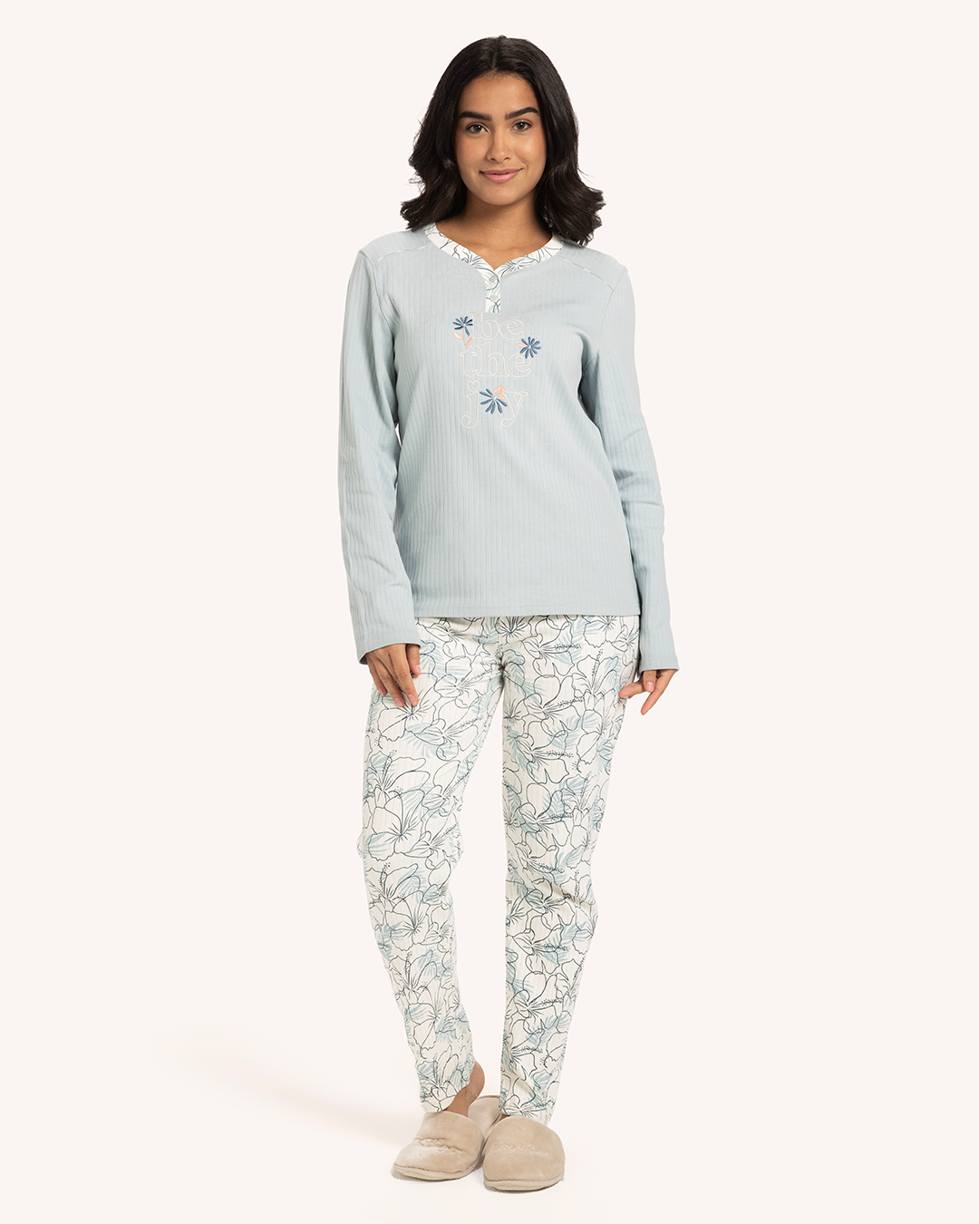 بيجاما حريمى كم بنطلون ورد كبير