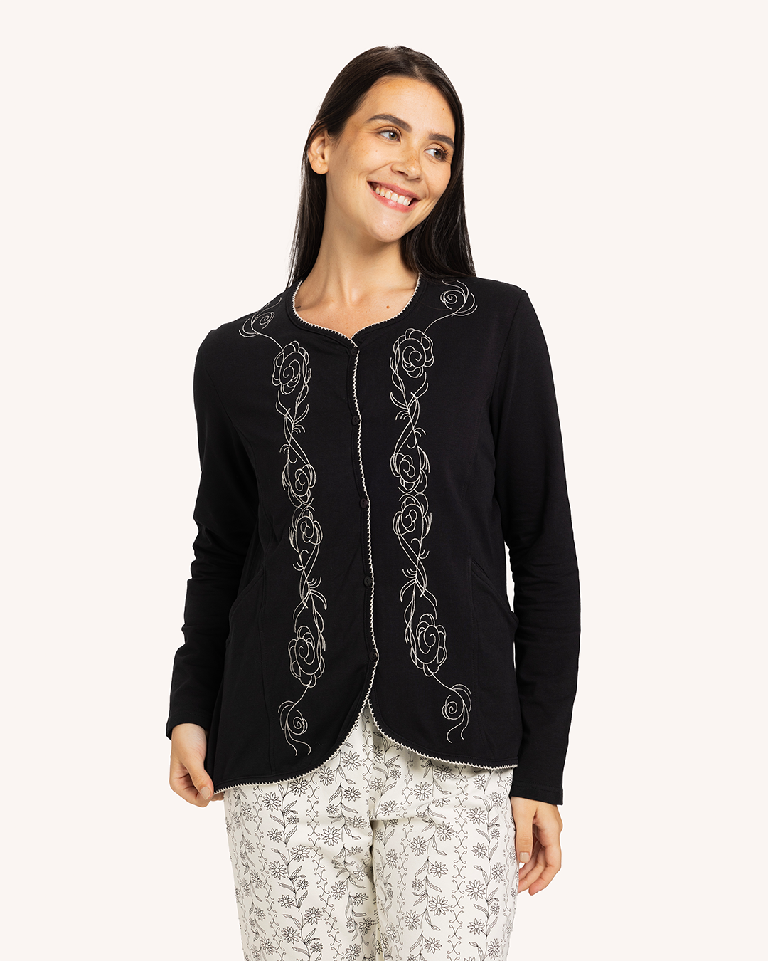 بيجاما بزراير فرع ورد كبير