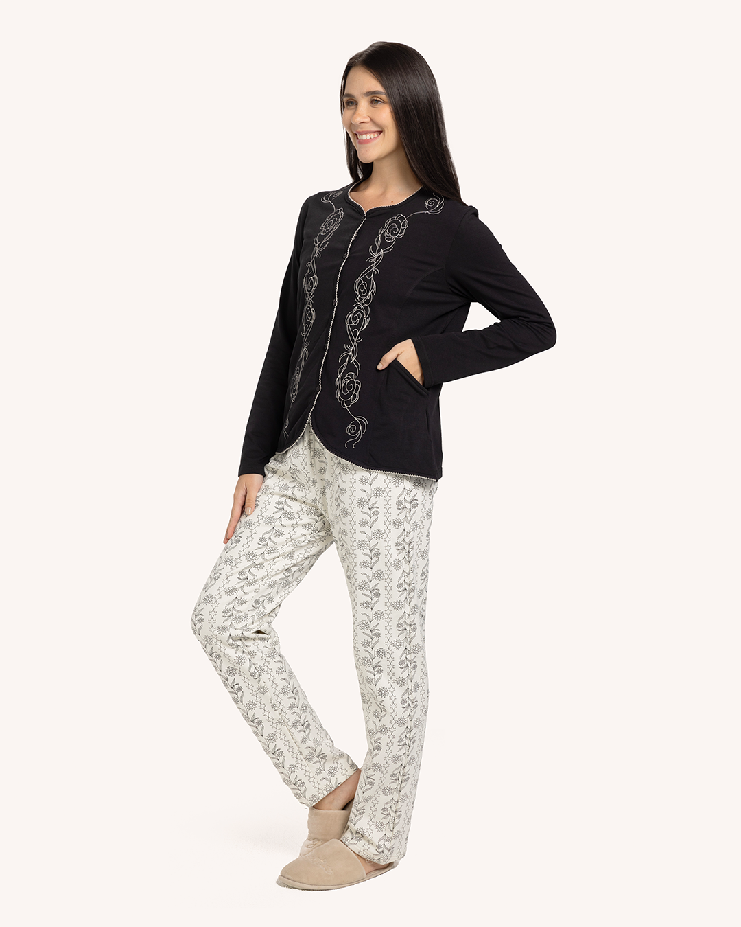 بيجاما بزراير فرع ورد كبير