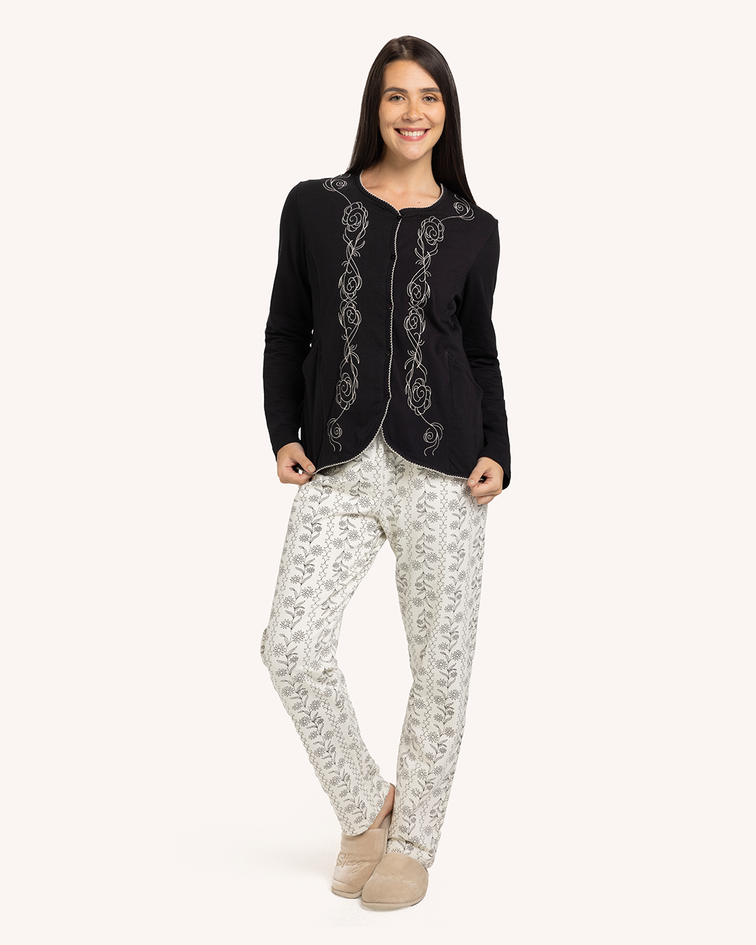 بيجاما بزراير فرع ورد كبير