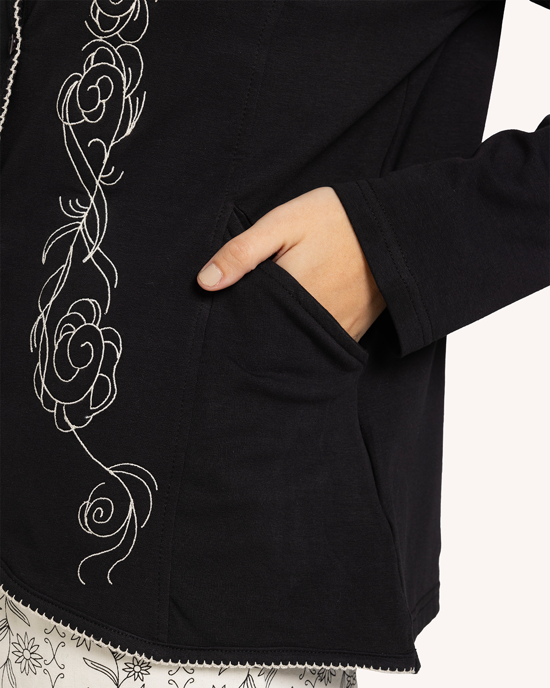 بيجاما بزراير فرع ورد كبير