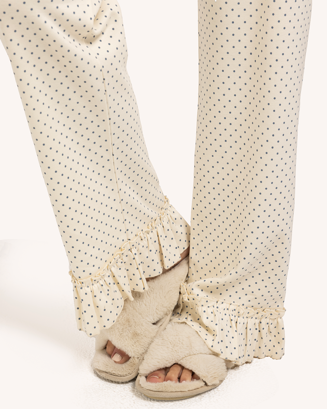 بيجاما حريمى زراير منقط