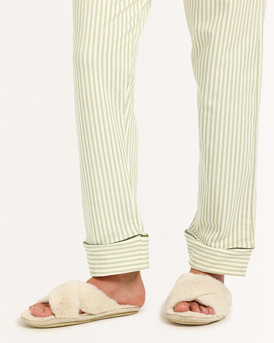 بيجاما حريمى بزراير مقلمه