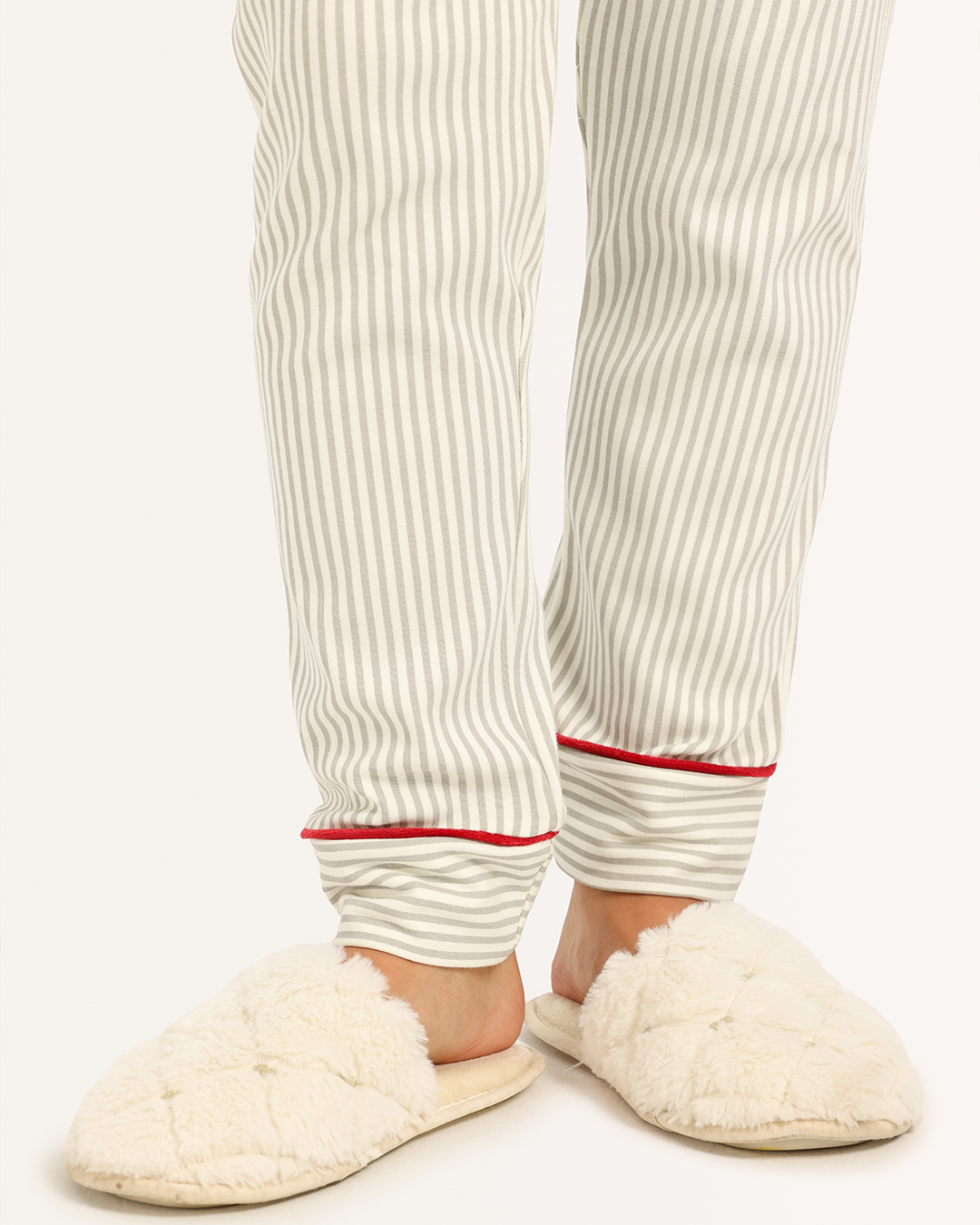 بيجاما حريمى بزراير مقلمه