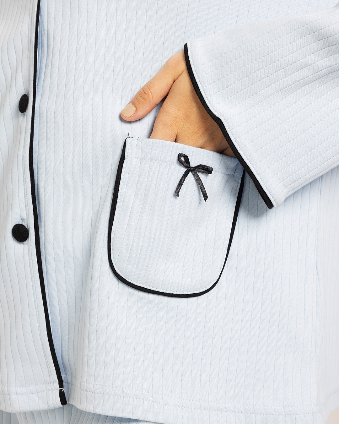 بيجاما حريمى زراير جيبين فيونكة صغيرة