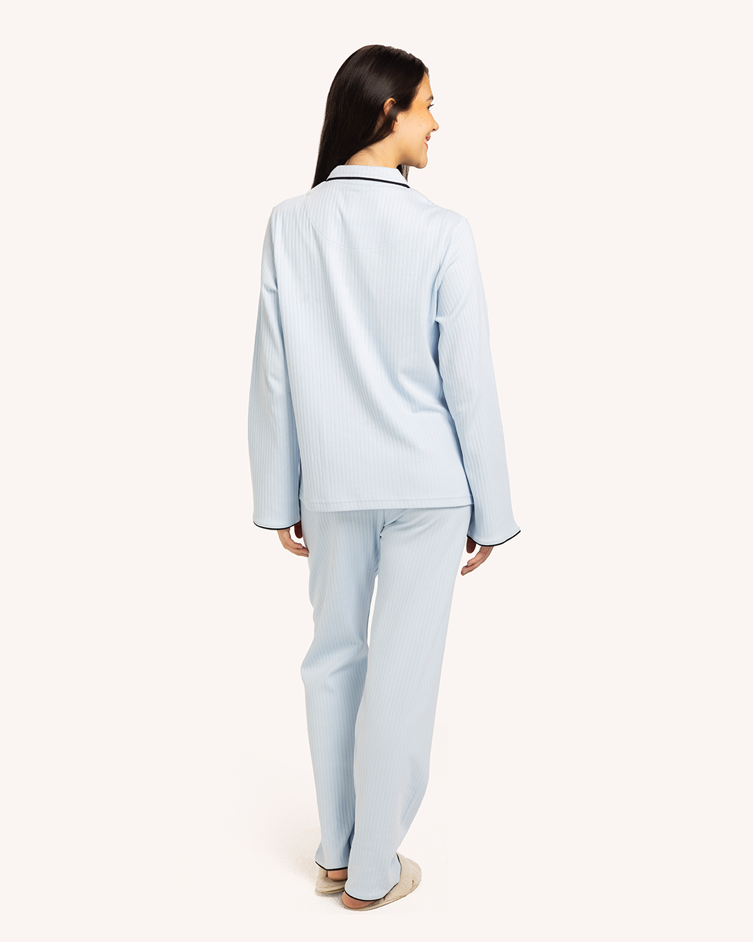 بيجاما حريمى زراير جيبين فيونكة صغيرة