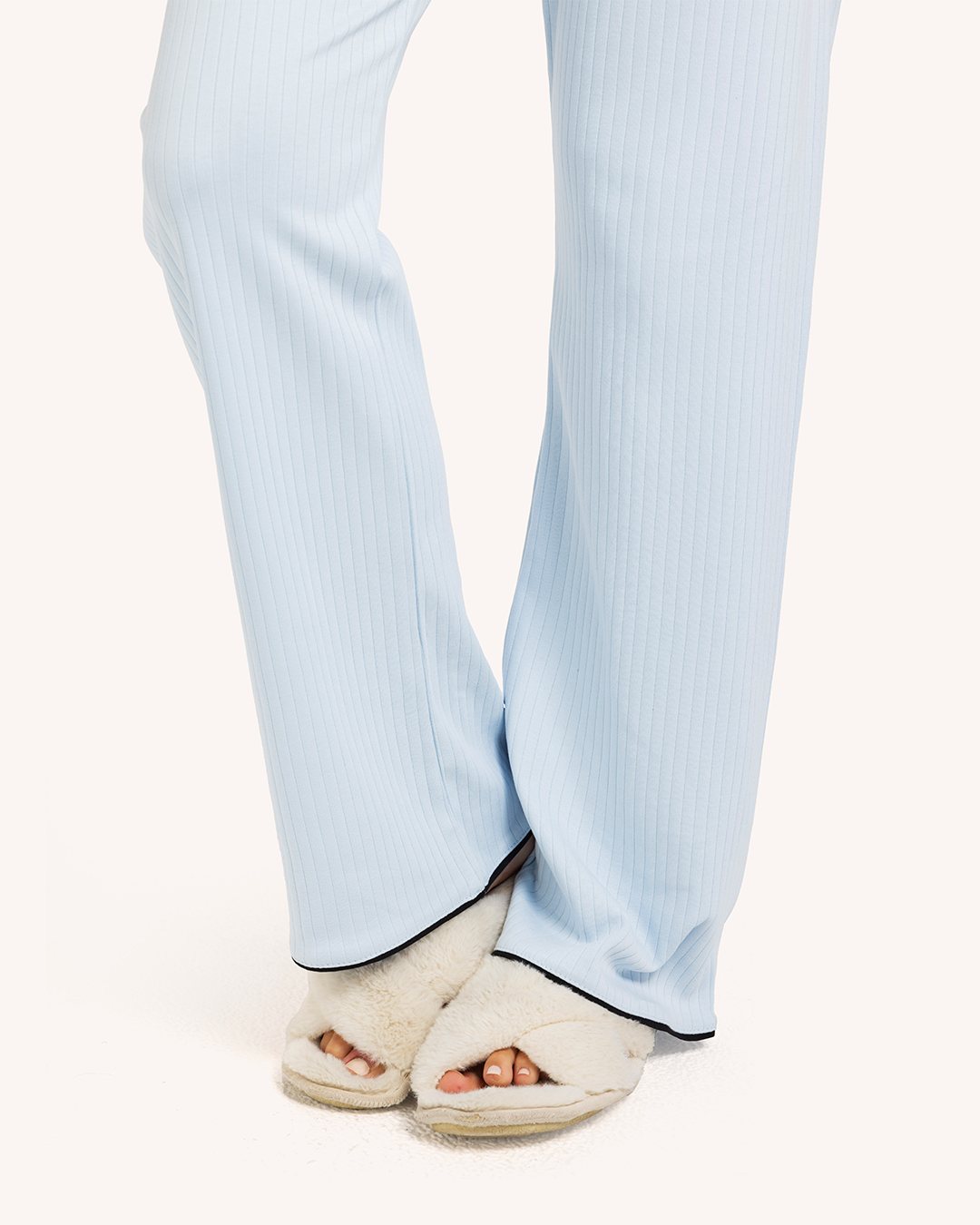 بيجاما حريمى زراير جيبين فيونكة صغيرة