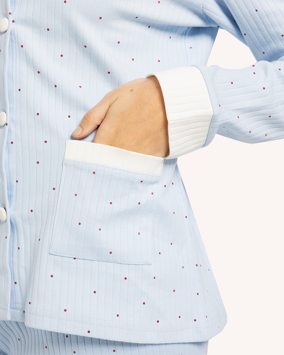 بيجاما كم بزراير منقطة