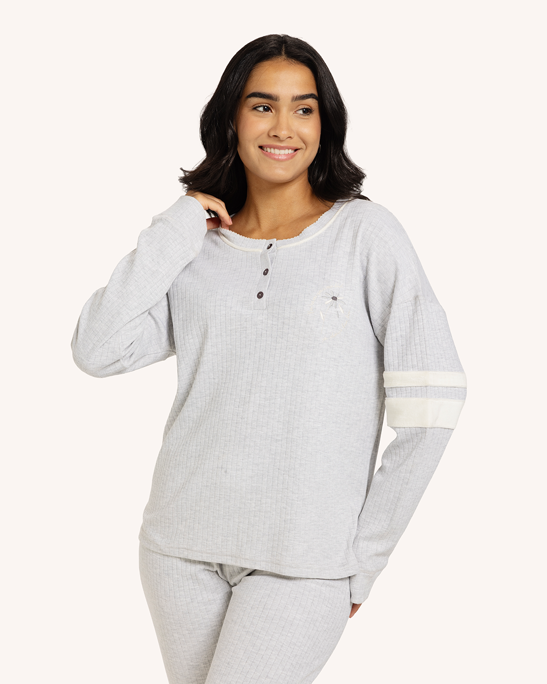 بيجاما حريمى تطريز وردة