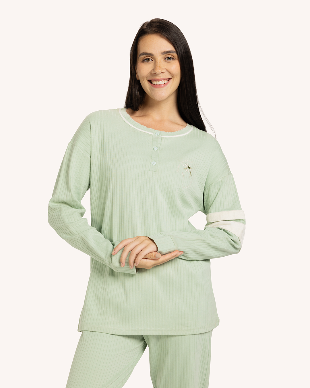 بيجاما حريمى تطريز وردة