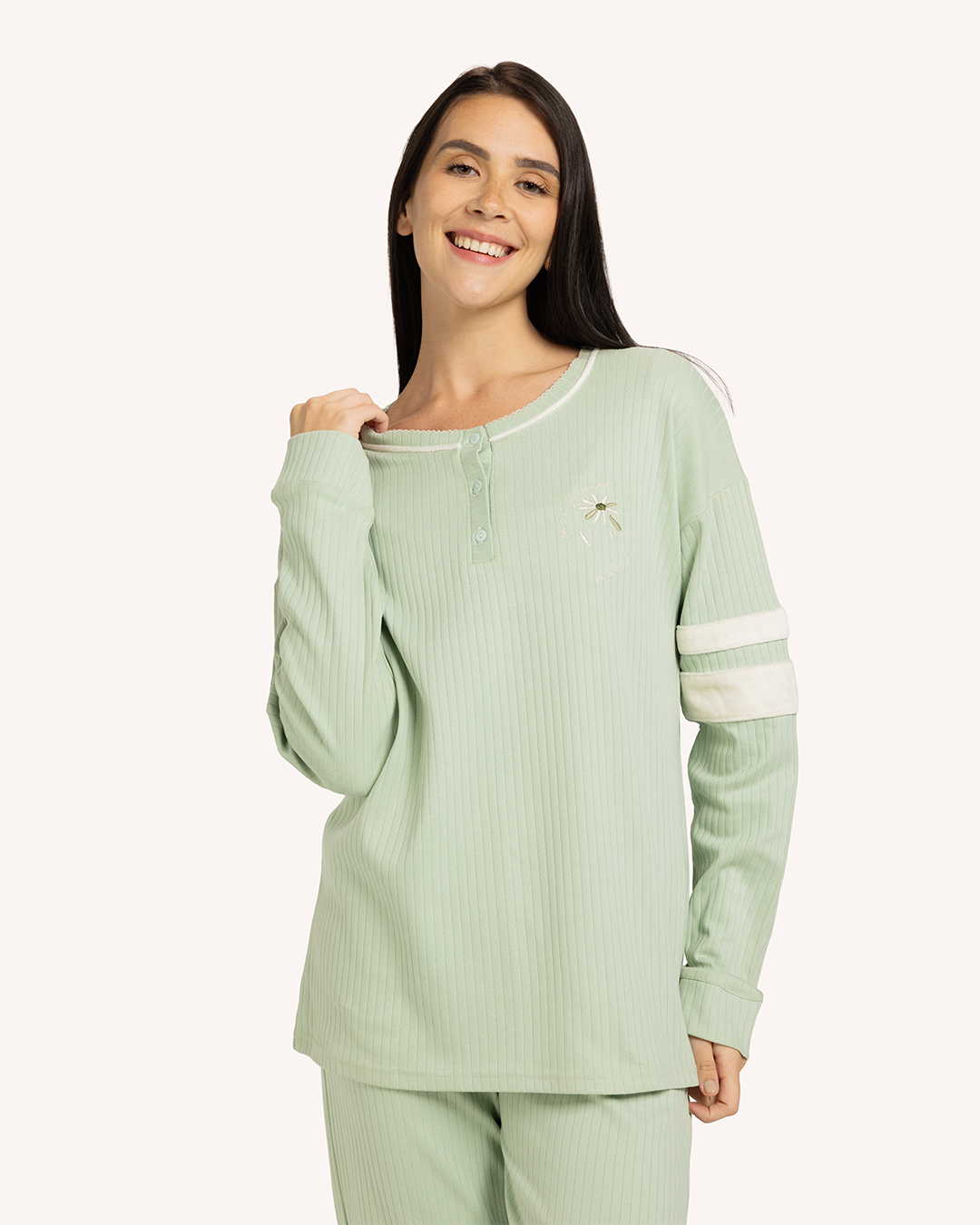 بيجاما حريمى تطريز وردة