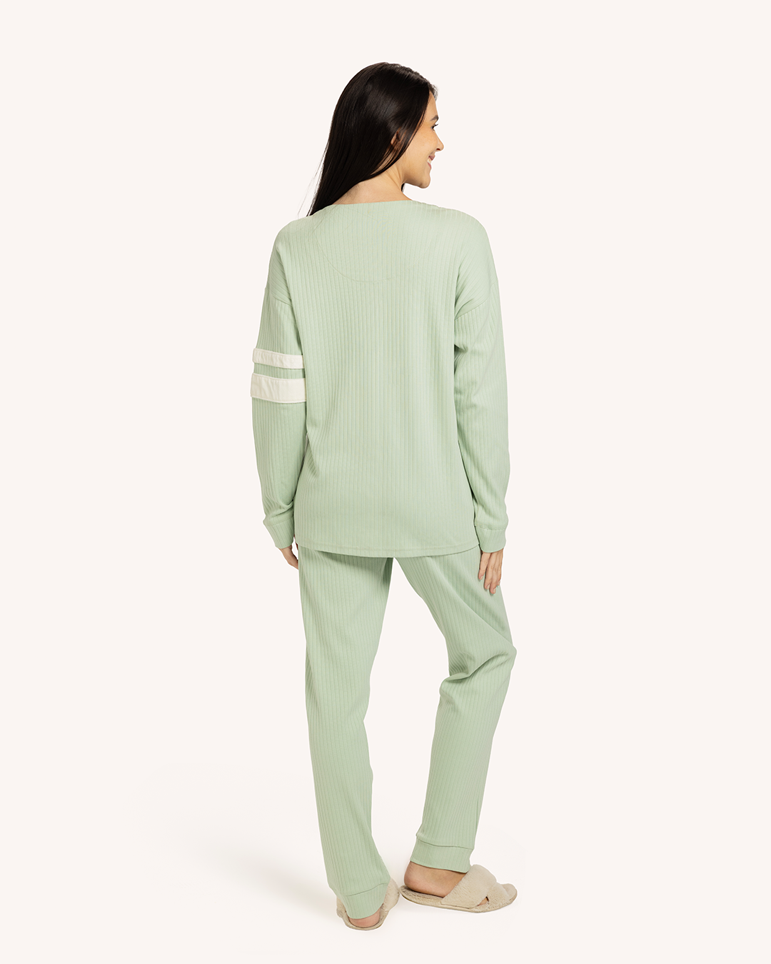 بيجاما حريمى تطريز وردة