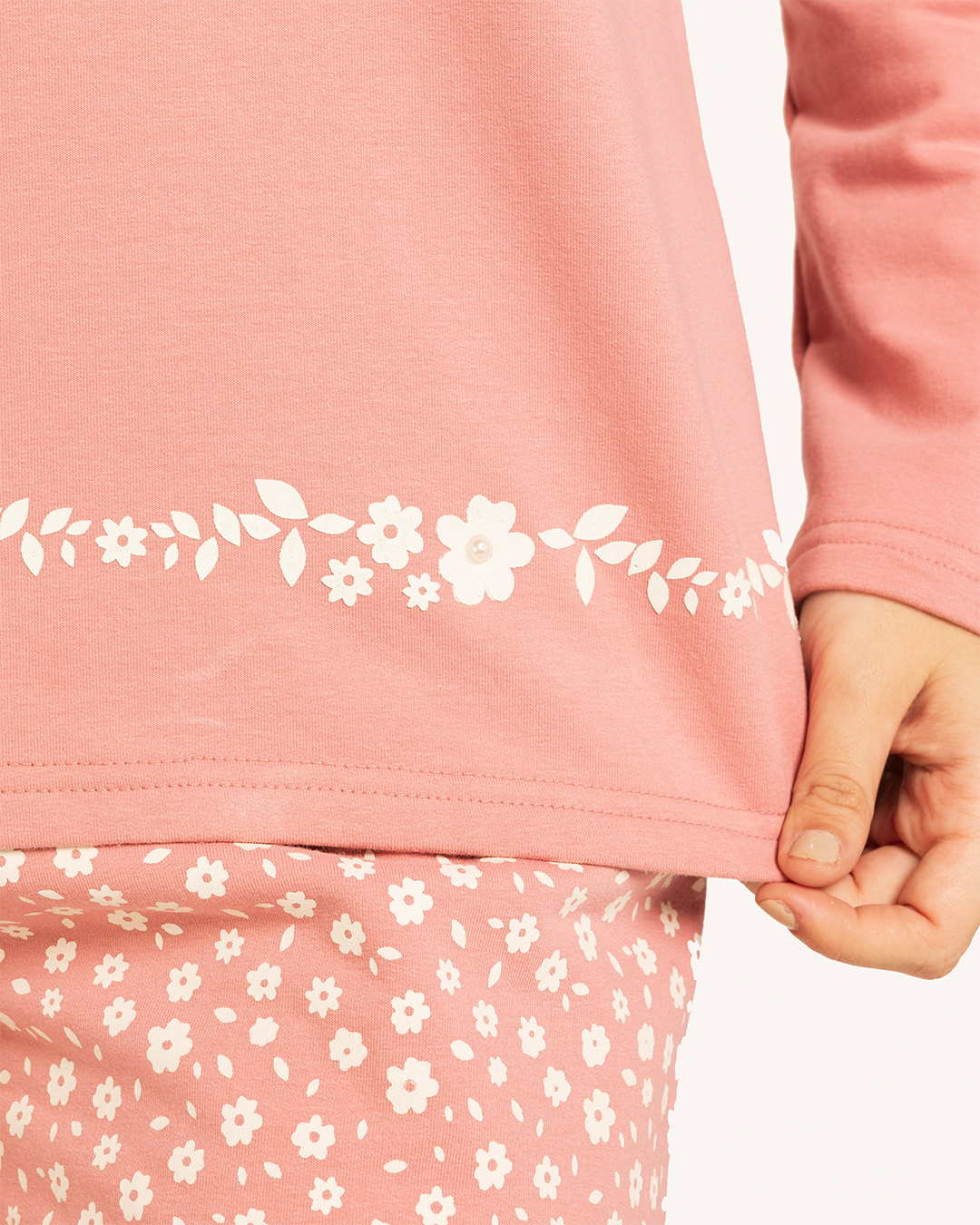 بيجاما حريمى كم بنطلون ورد صغير