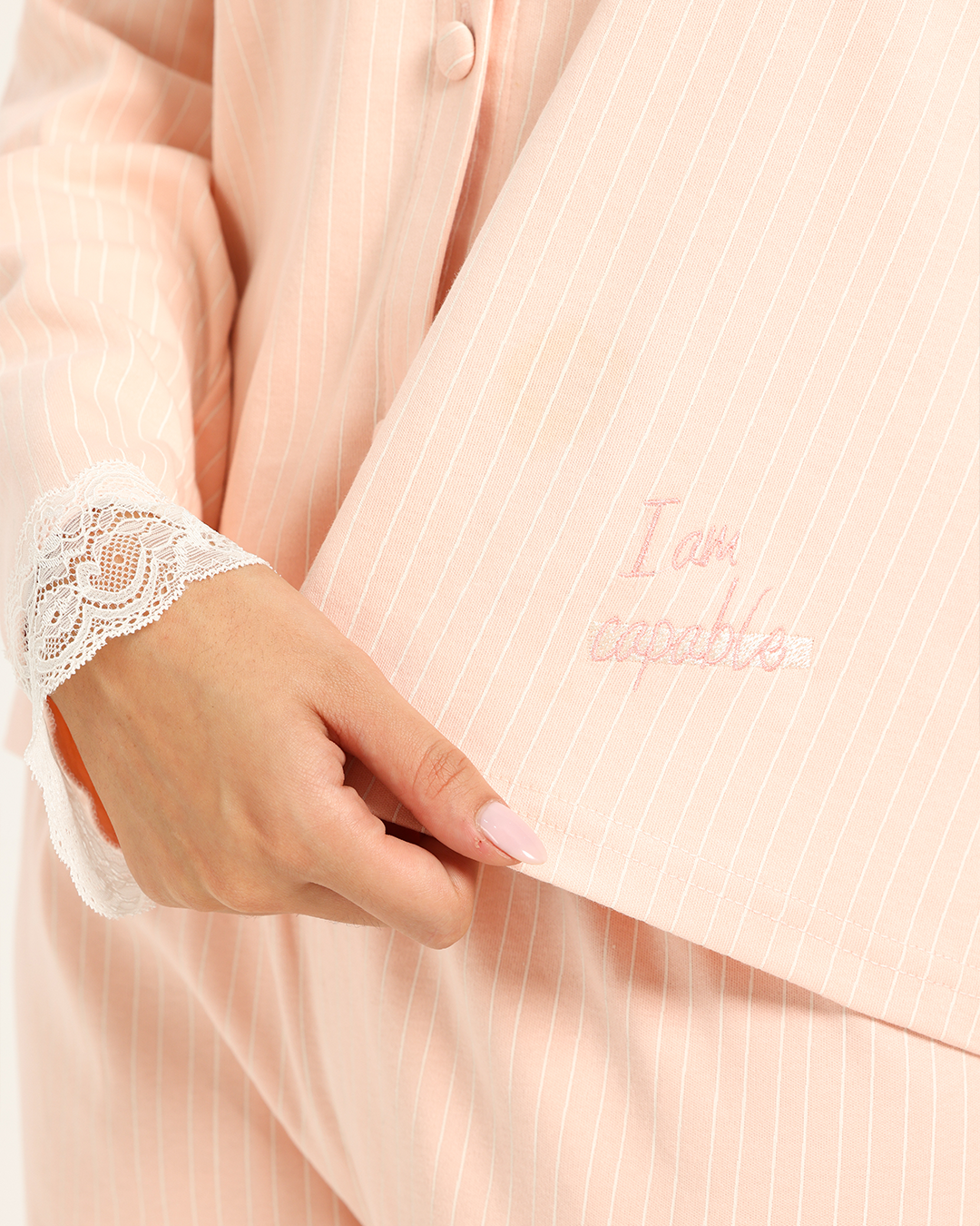 بيجاما حريمى كم بنطلون مقلم دانتيل