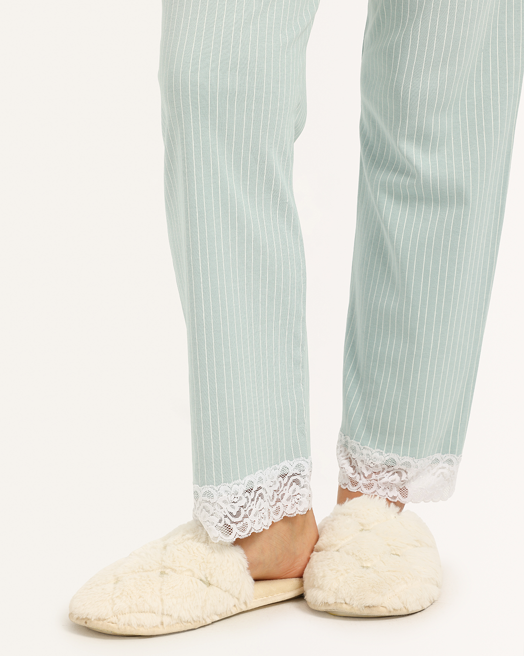 بيجاما حريمى كم بنطلون مقلم دانتيل