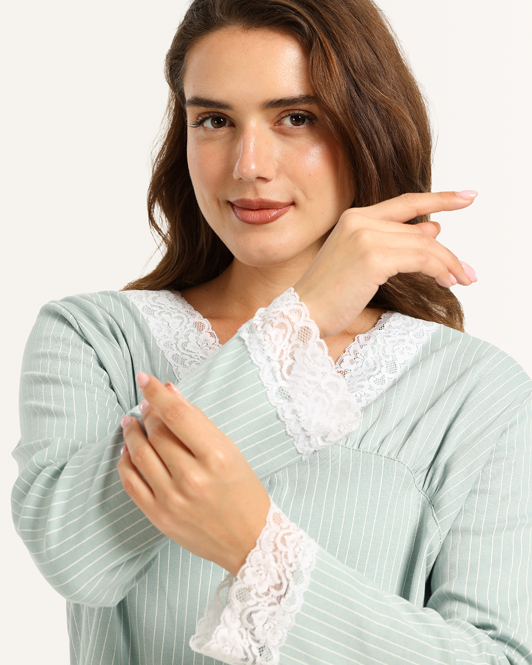 بيجاما حريمى كم بنطلون مقلم دانتيل