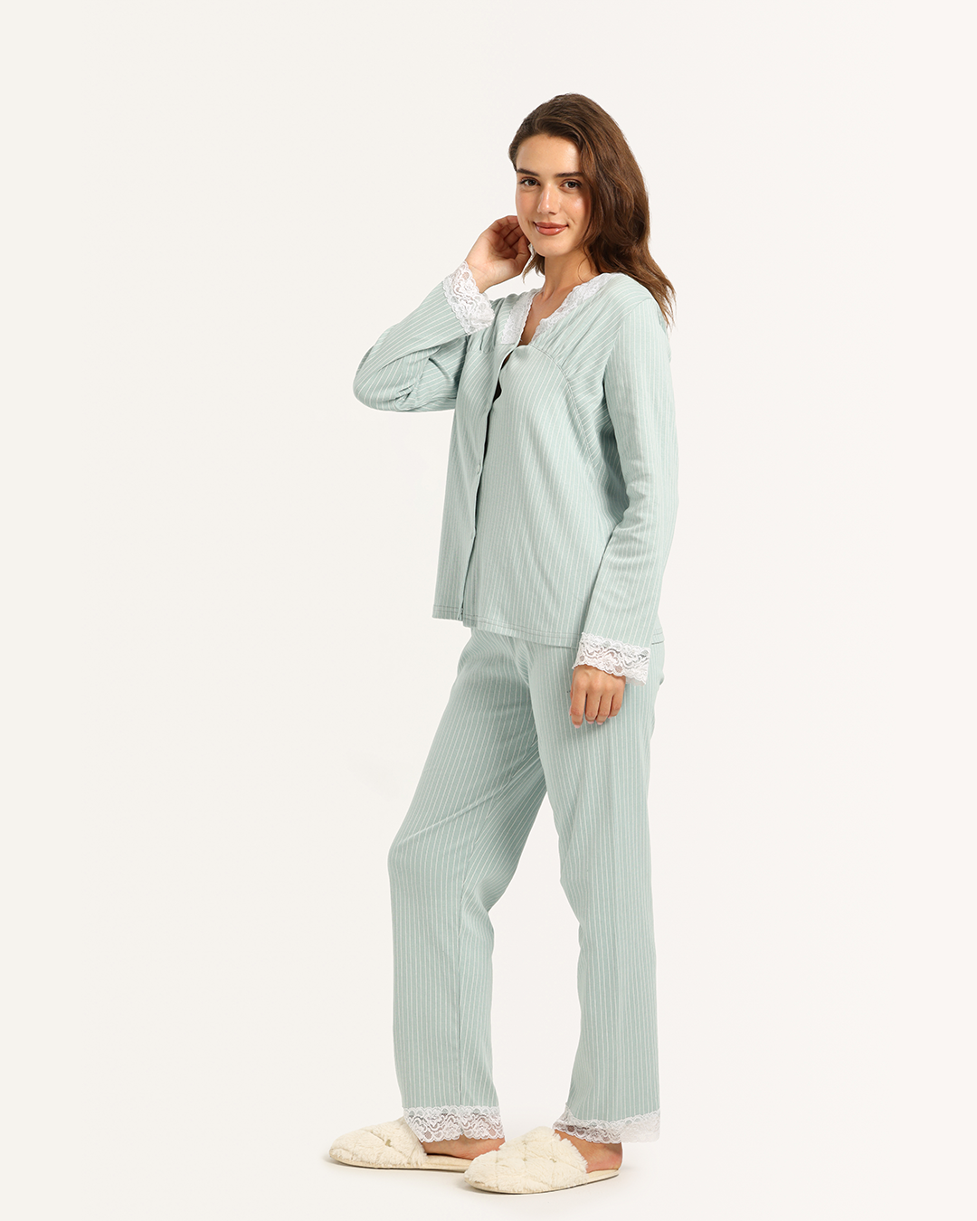 بيجاما حريمى كم بنطلون مقلم دانتيل