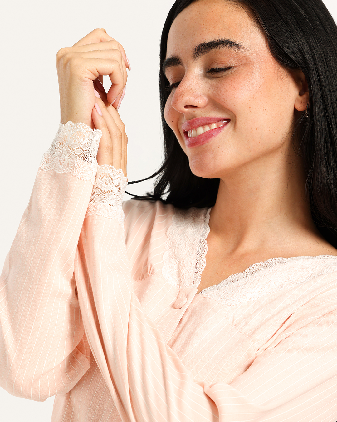 بيجاما حريمى كم بنطلون مقلم دانتيل