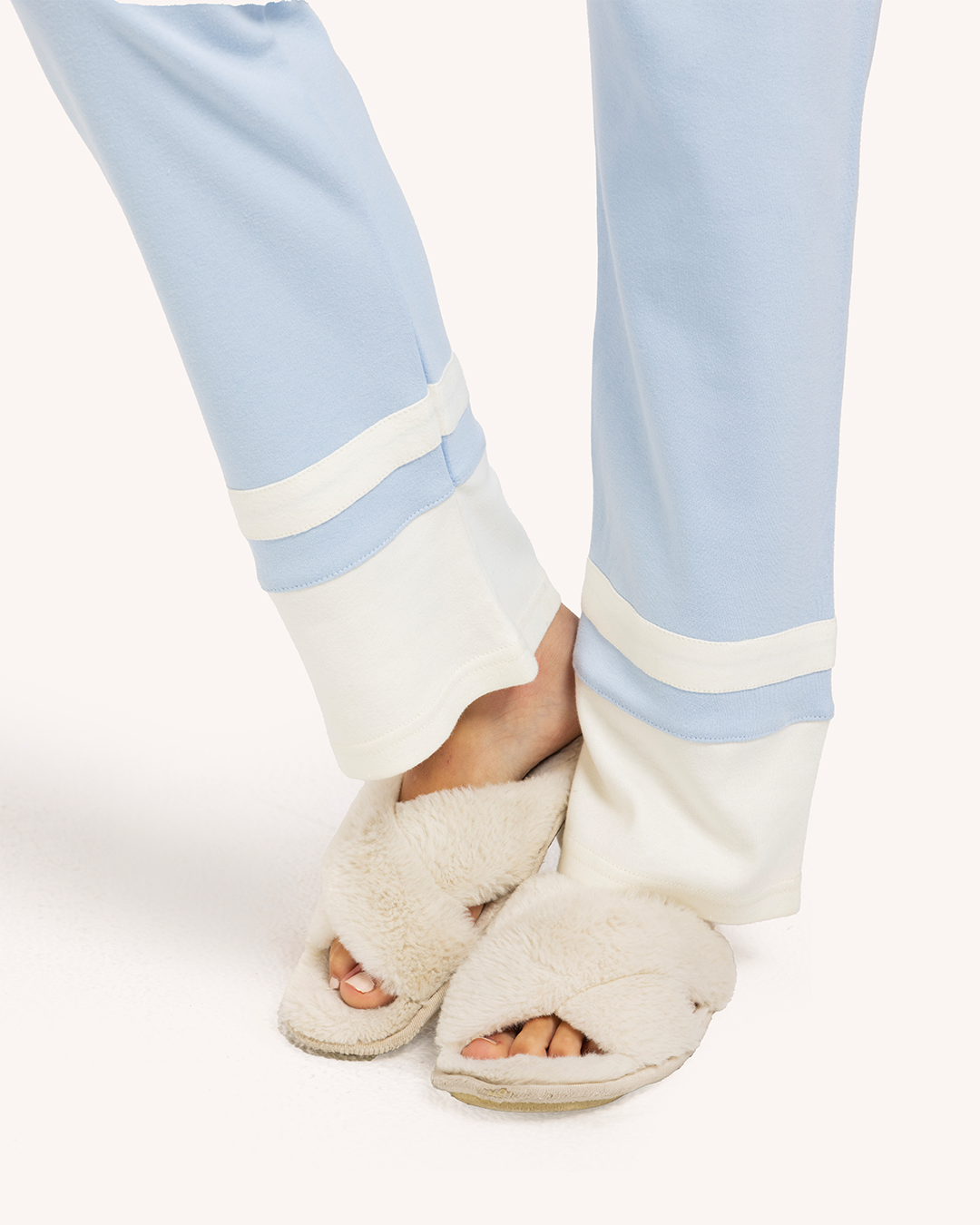 بيجاما حريمى زراير ياقة لونين