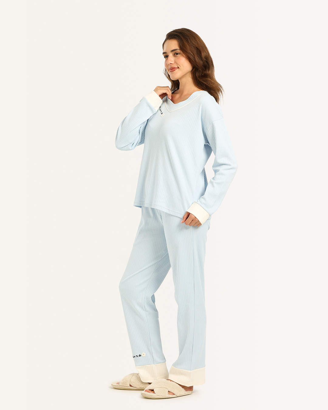 بيجاما حريمى تطريز كلمة ووردة