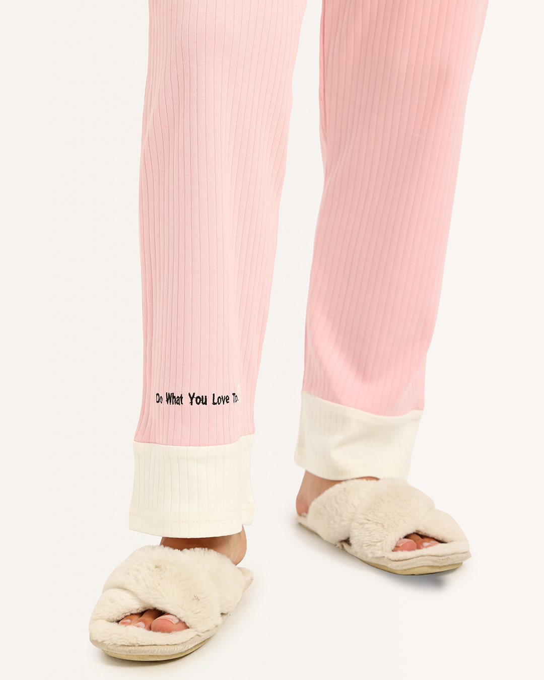 بيجاما حريمى تطريز كلمة ووردة