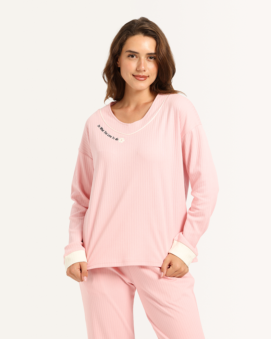 بيجاما حريمى تطريز كلمة ووردة