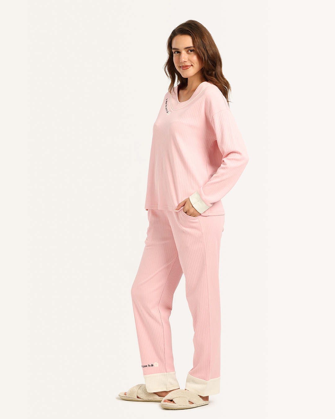 بيجاما حريمى تطريز كلمة ووردة