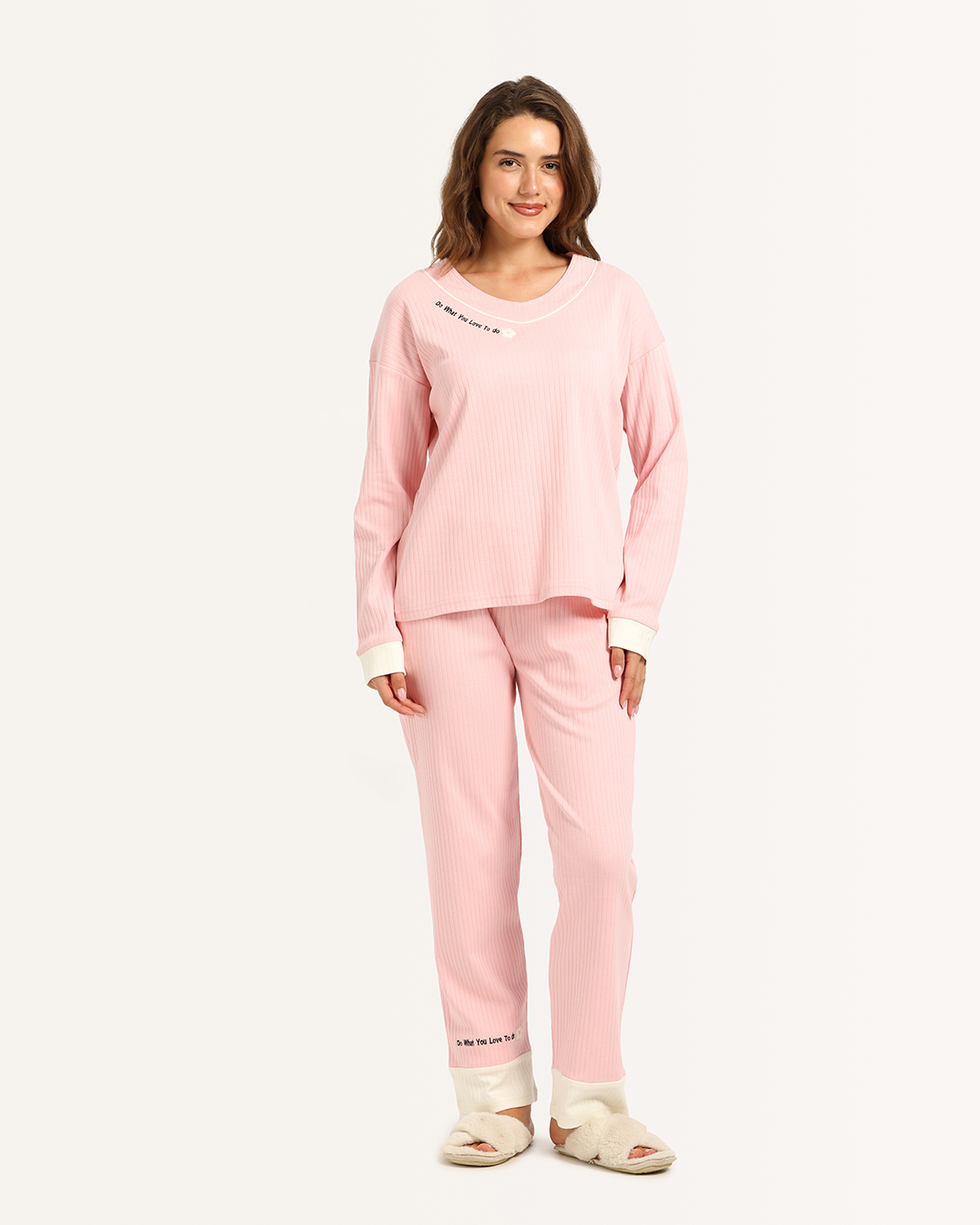 بيجاما حريمى تطريز كلمة ووردة