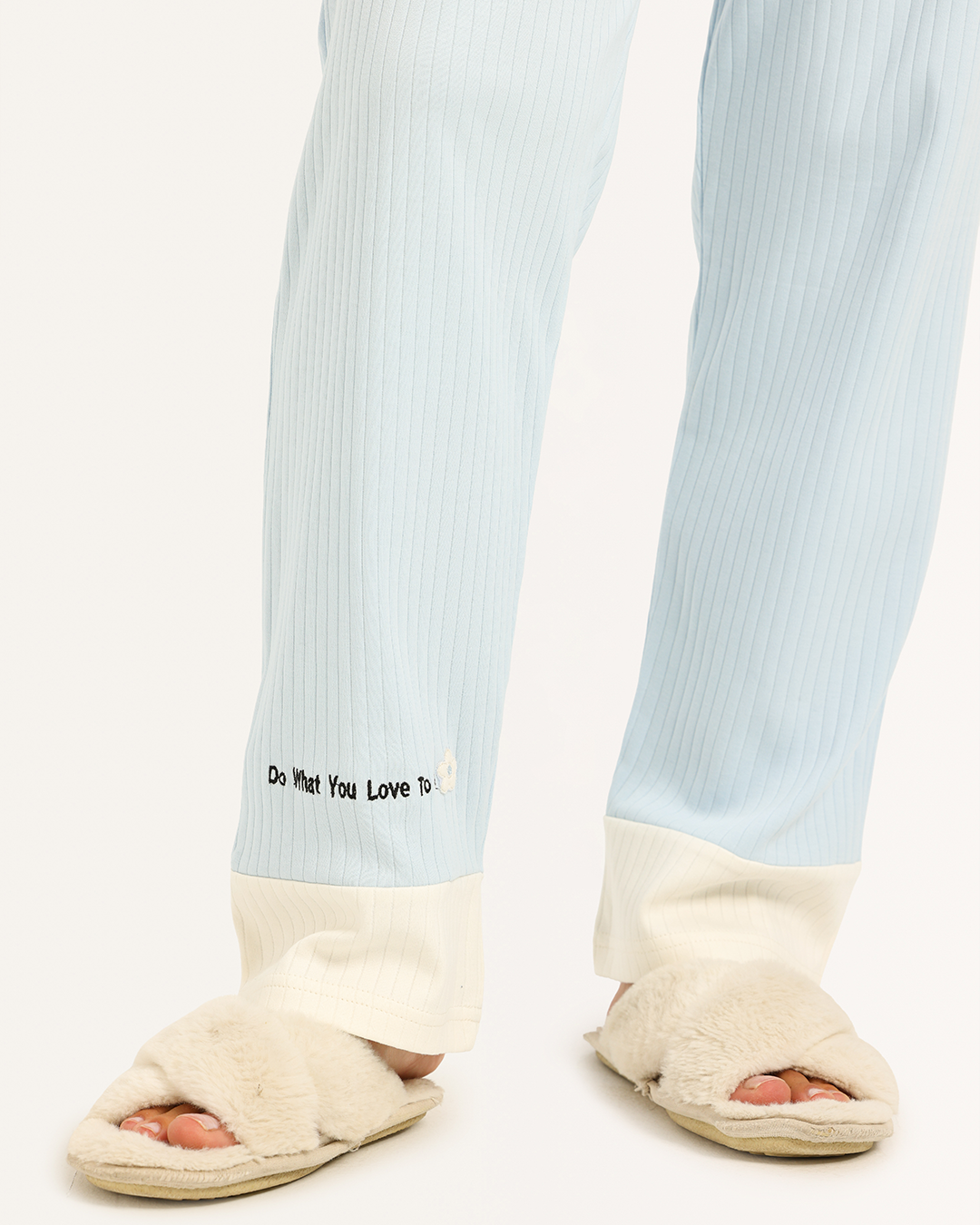 بيجاما حريمى تطريز كلمة ووردة