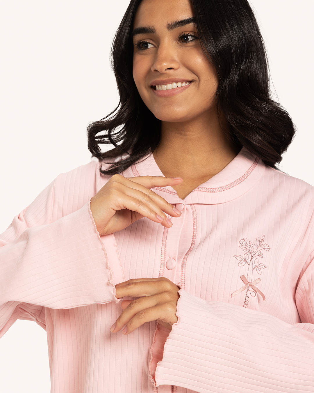 بيجاما حريمى زراير باقة ورد صغيرة