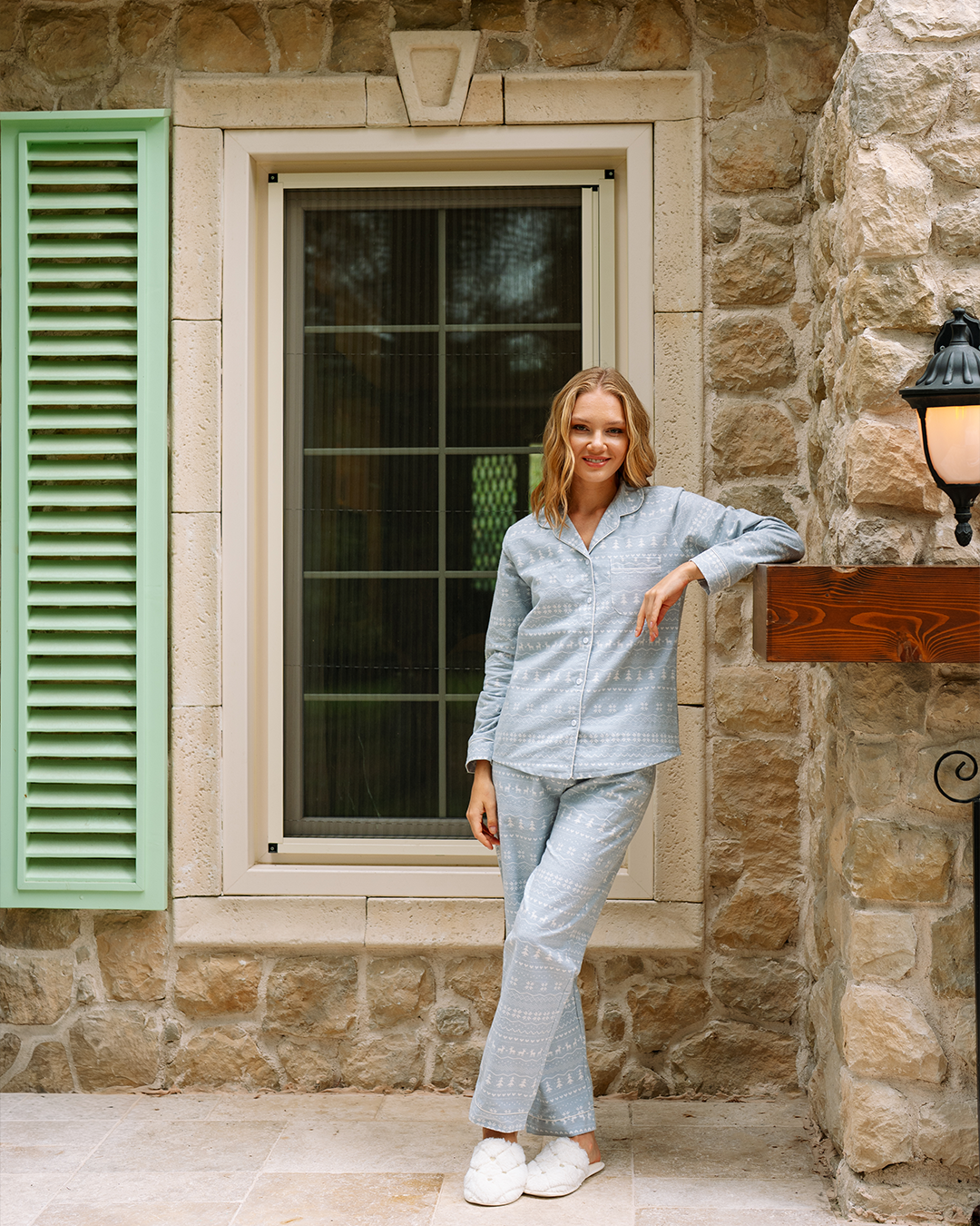 بيجاما كلاسيك بزراير موسم الأعياد