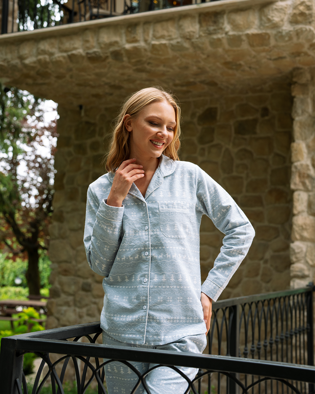 بيجاما كلاسيك بزراير موسم الأعياد