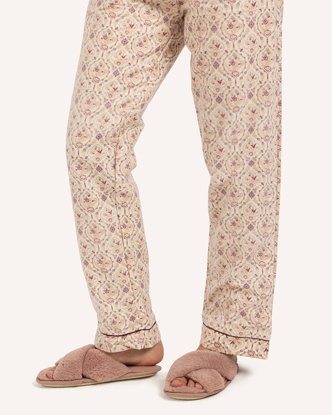 بيجاما كلاسيك بزراير فن أندلسي