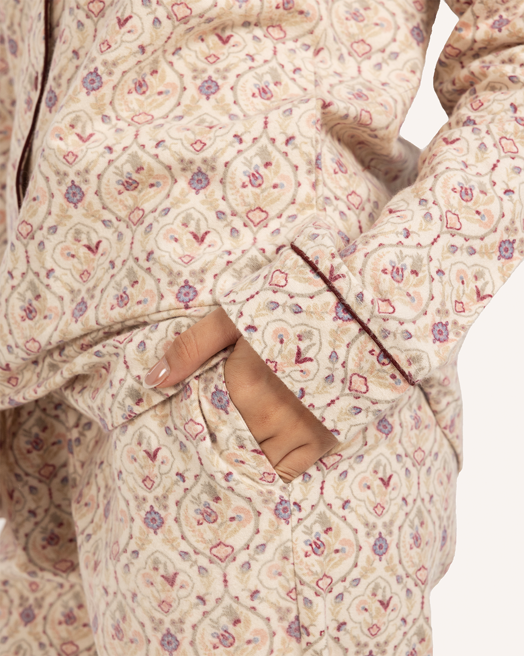 بيجاما كلاسيك بزراير فن أندلسي