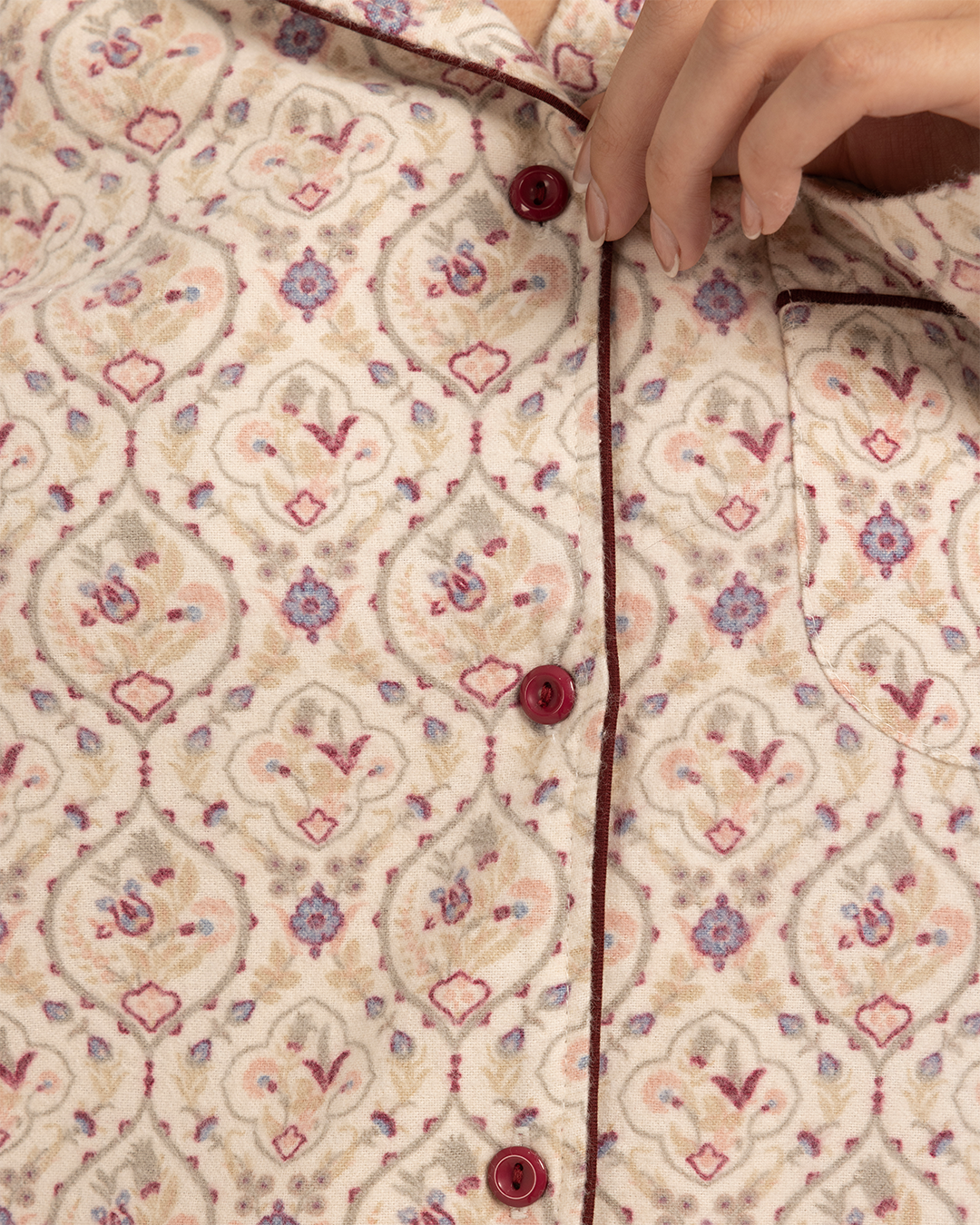 بيجاما كلاسيك بزراير فن أندلسي