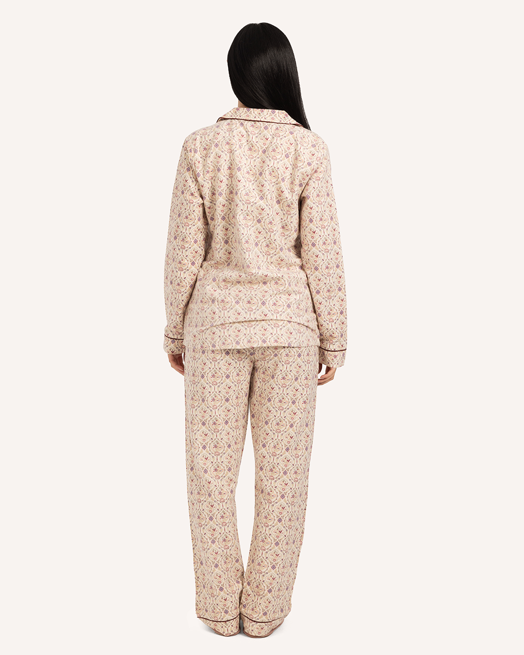 بيجاما كلاسيك بزراير فن أندلسي