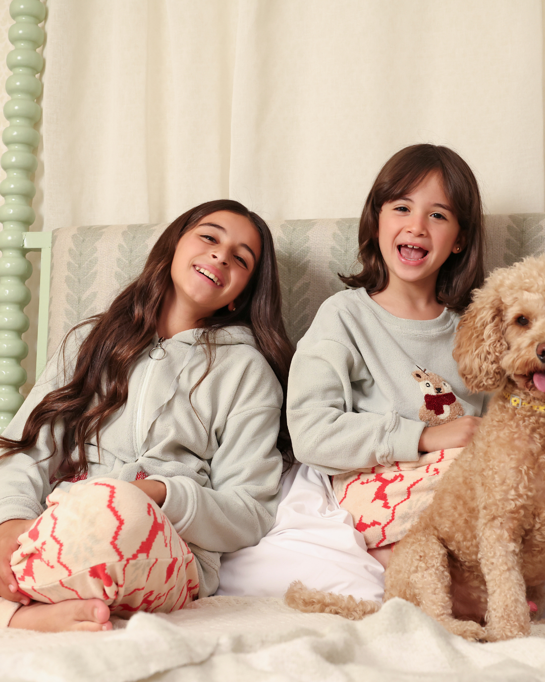 بيجاما بكم طويل  و بنطلون قلوب و غزلان