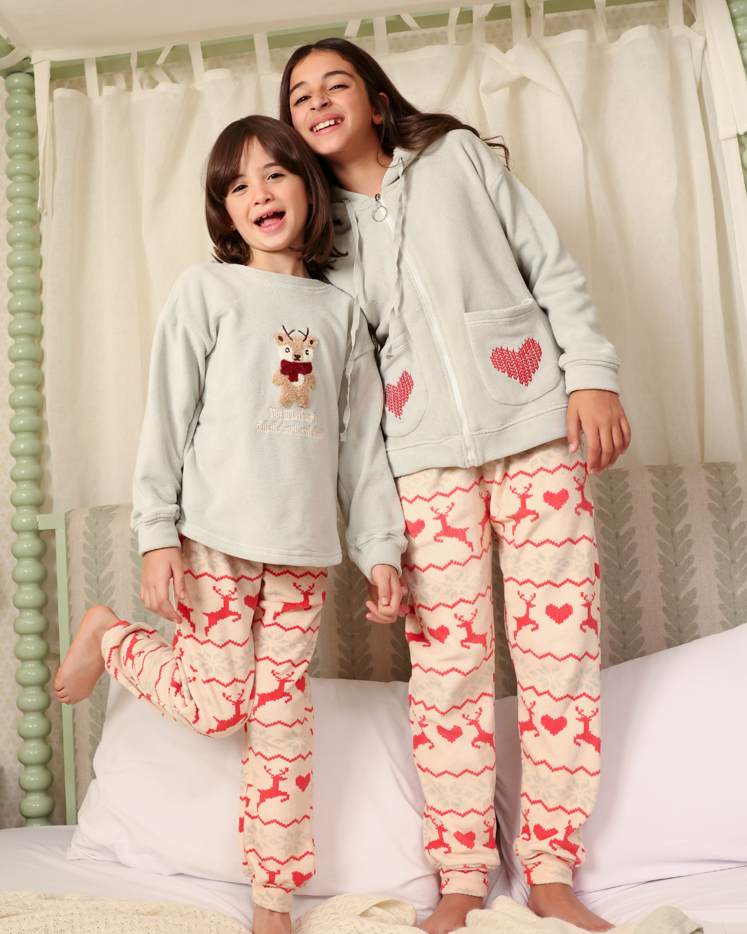 بيجاما بكم طويل  و بنطلون قلوب و غزلان