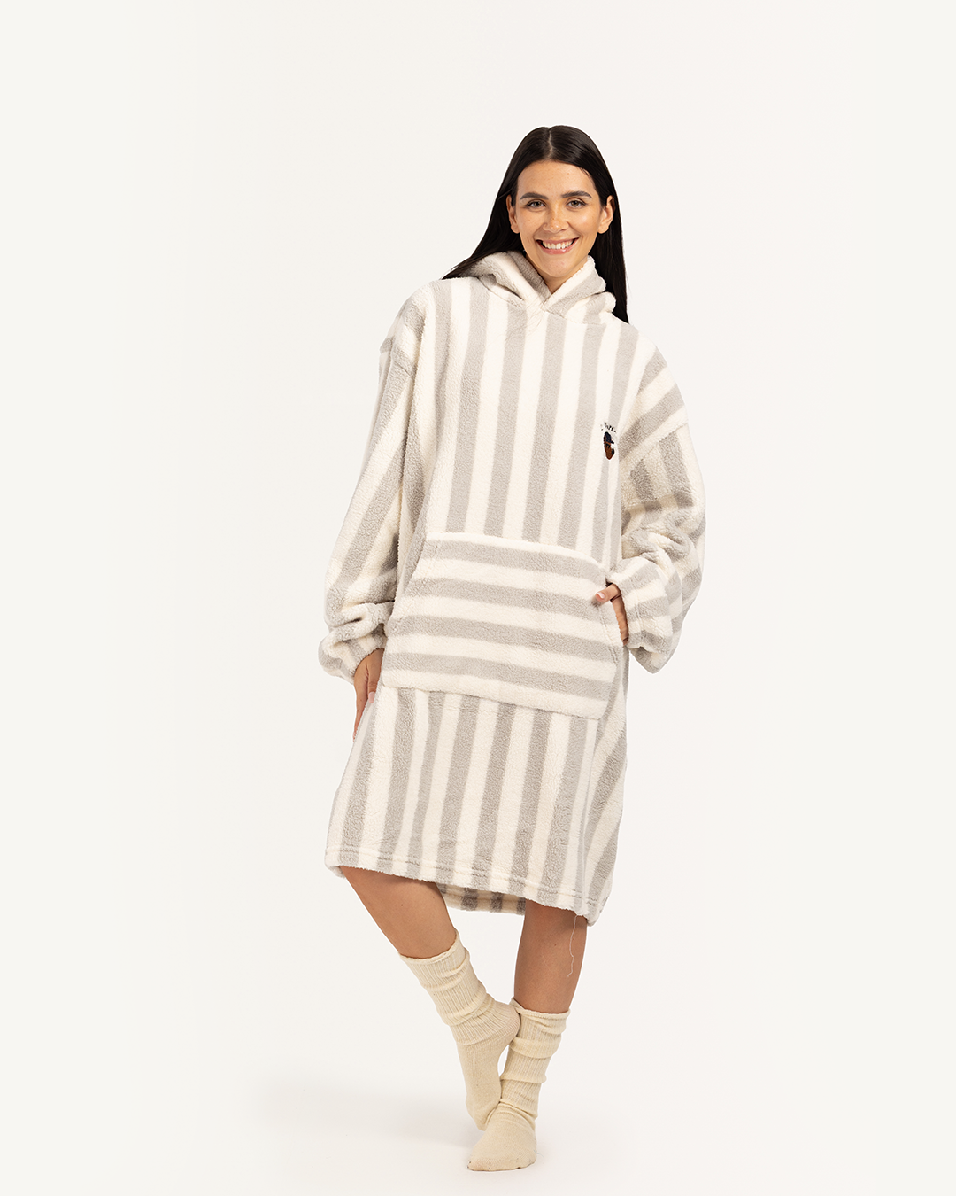 بطانية بأكمام و كابيشون الدب اللطيف