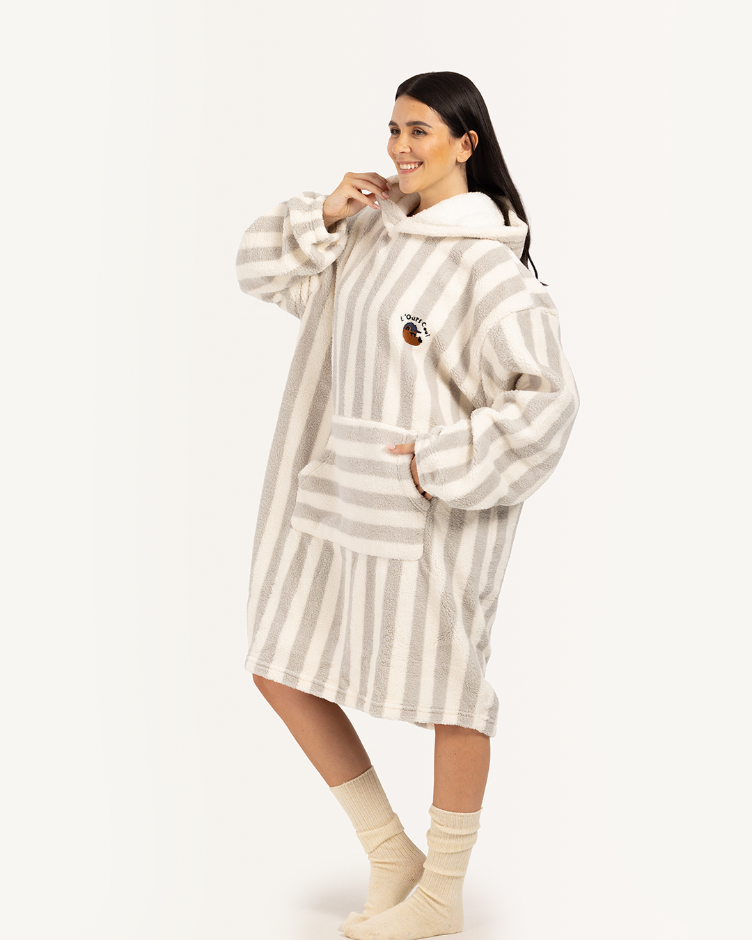 بطانية بأكمام و كابيشون الدب اللطيف