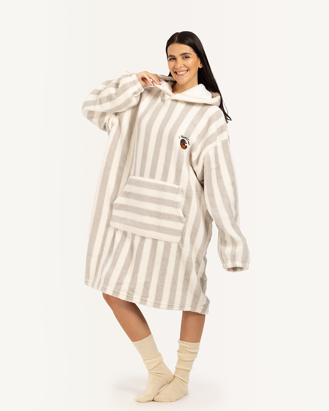 بطانية بأكمام و كابيشون الدب اللطيف