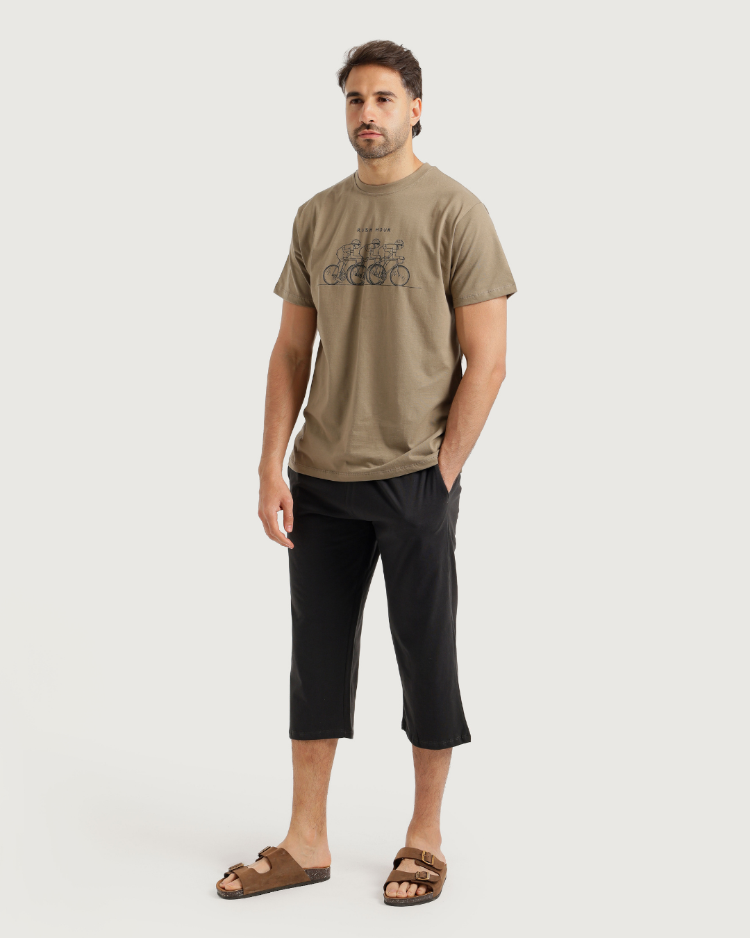 Men's half-sleeved pajamas with capri pants