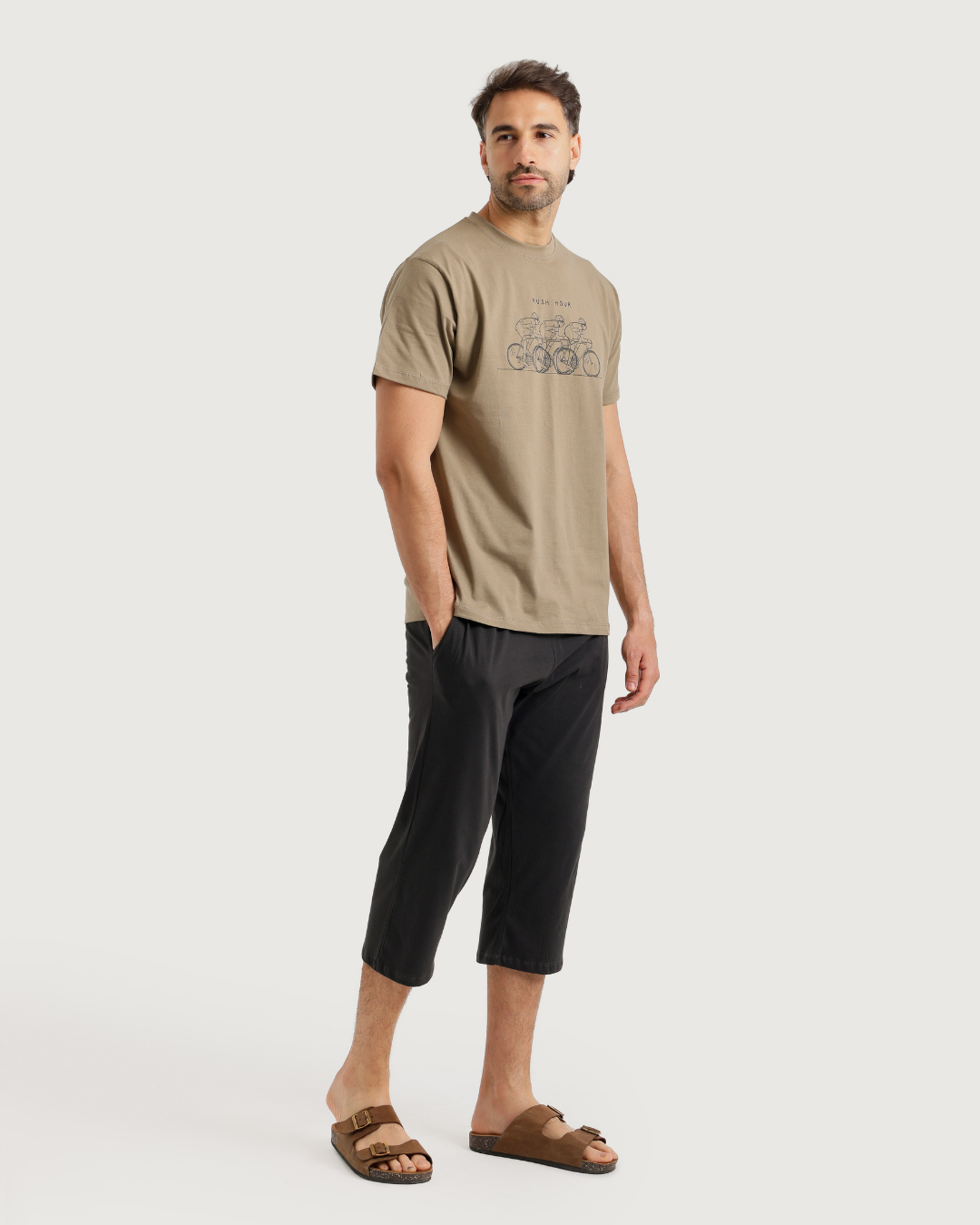 Men's half-sleeved pajamas with capri pants