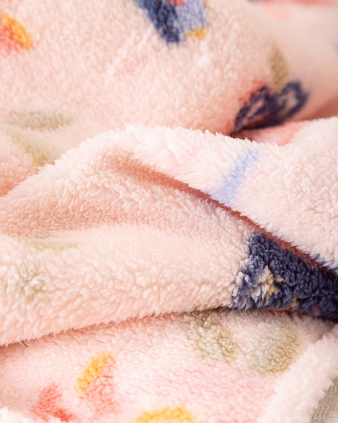 بطانية بيبى زهور كبيرة متناثرة