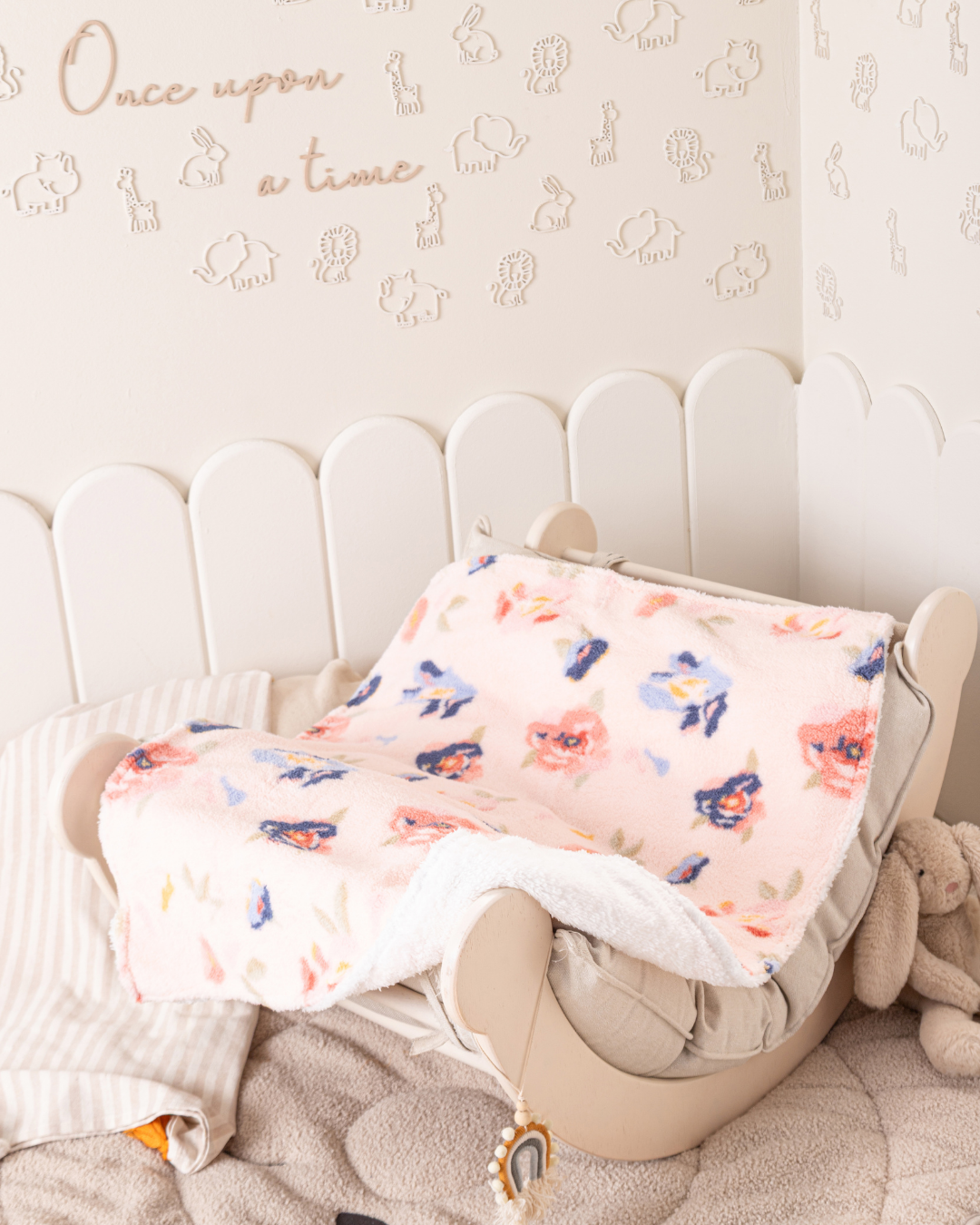 بطانية بيبى زهور كبيرة متناثرة