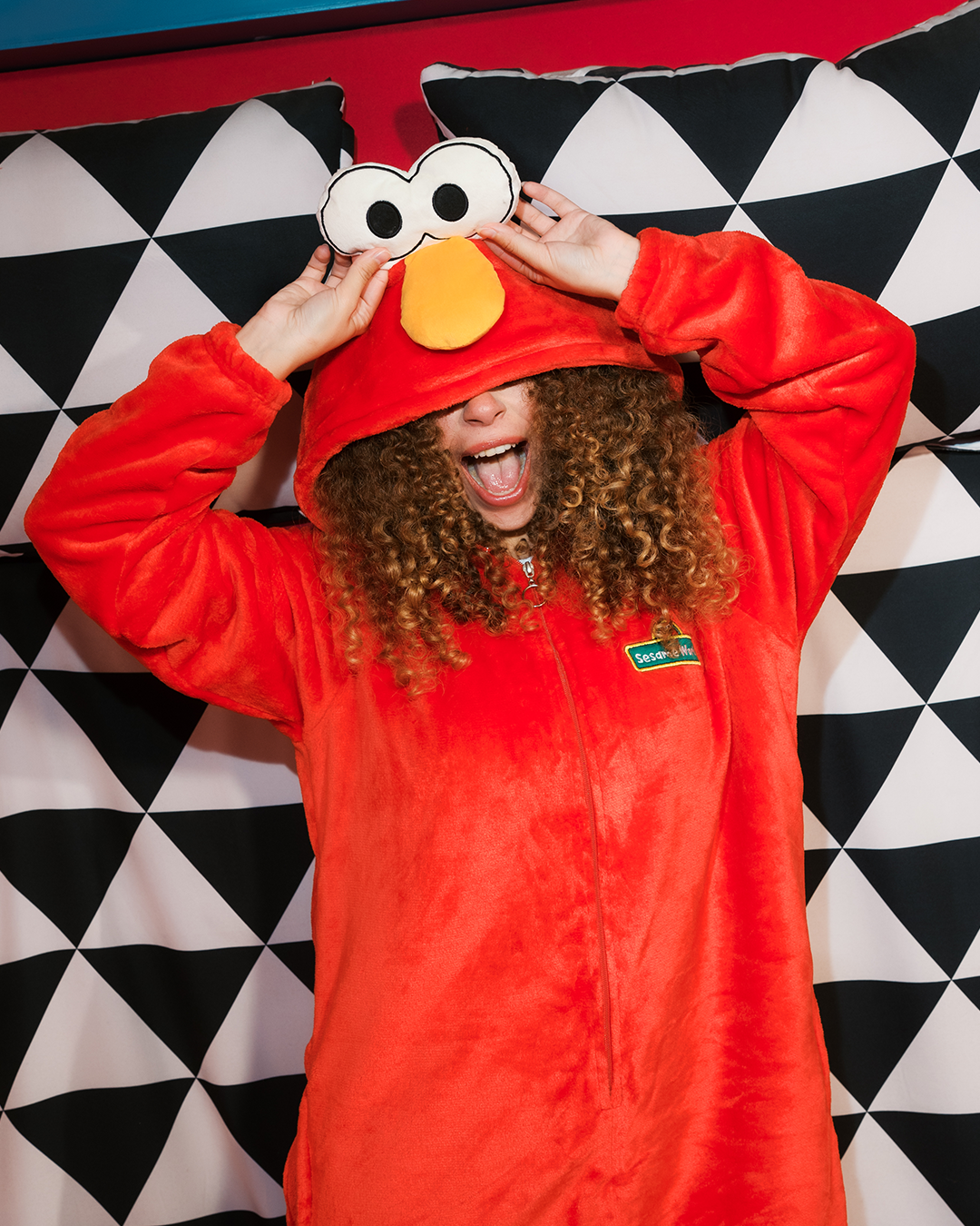 سالوبيت شخصية أيلمو من عالم سمسم