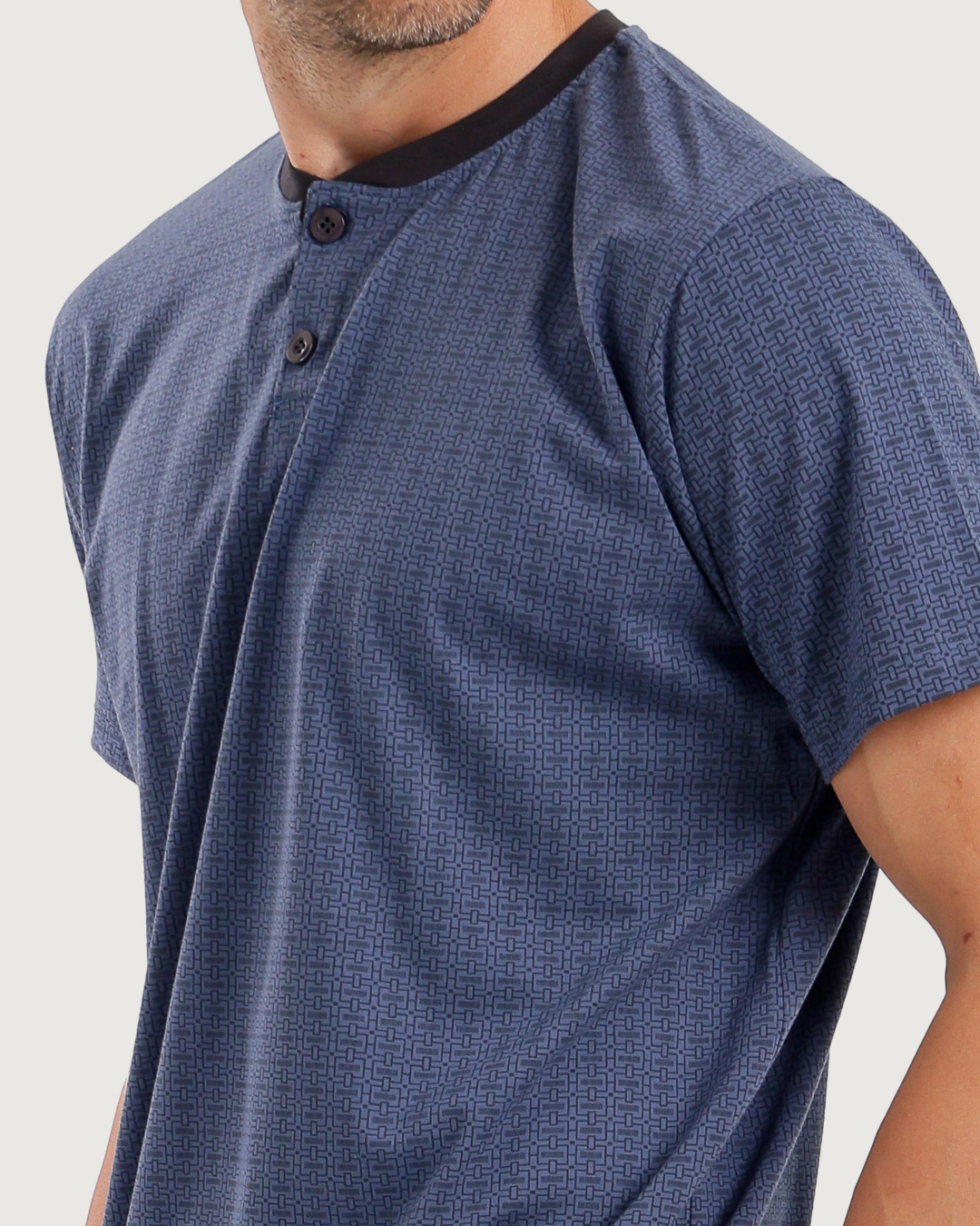 Men's half-sleeved pajamas with capri pants