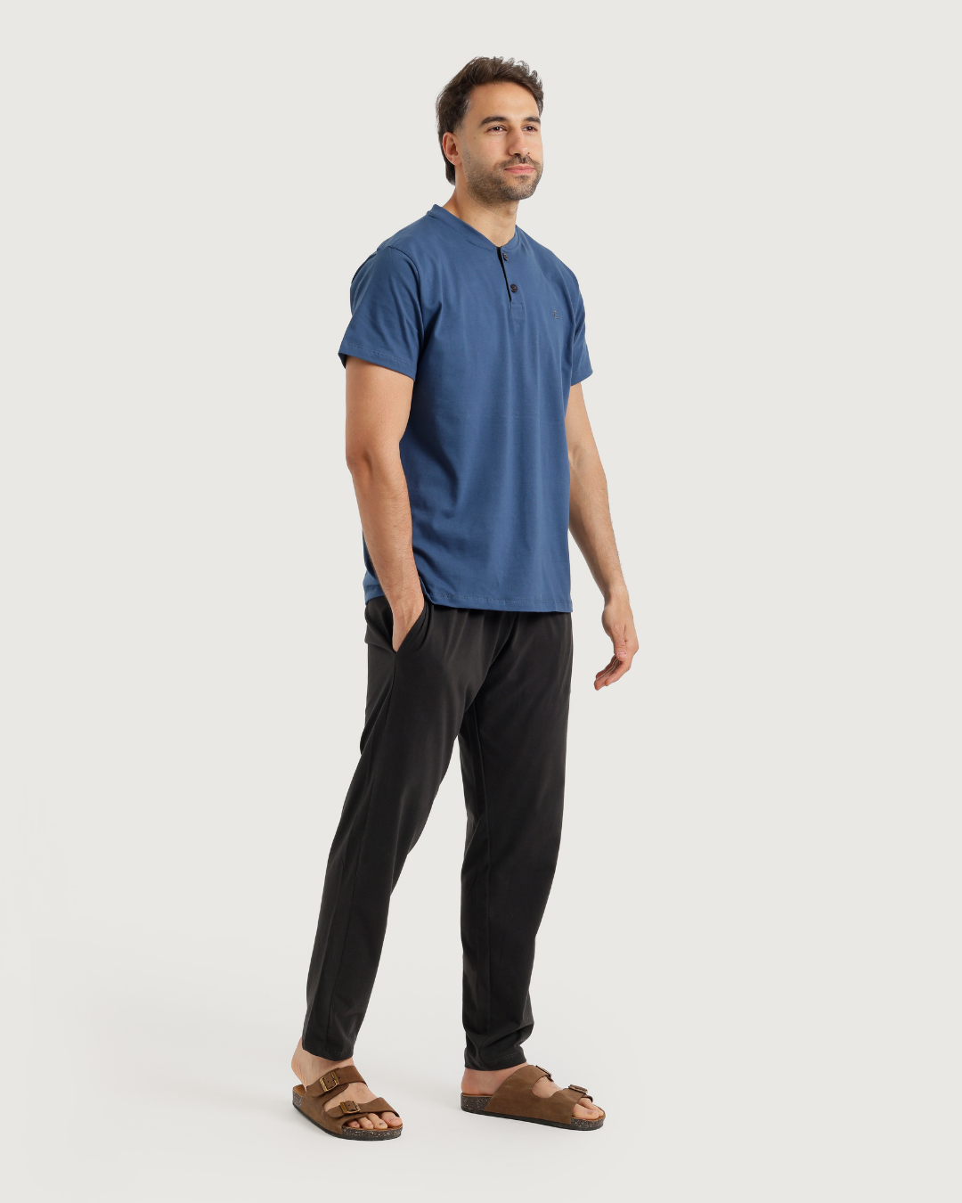 Men's half-sleeved pajamas with pants