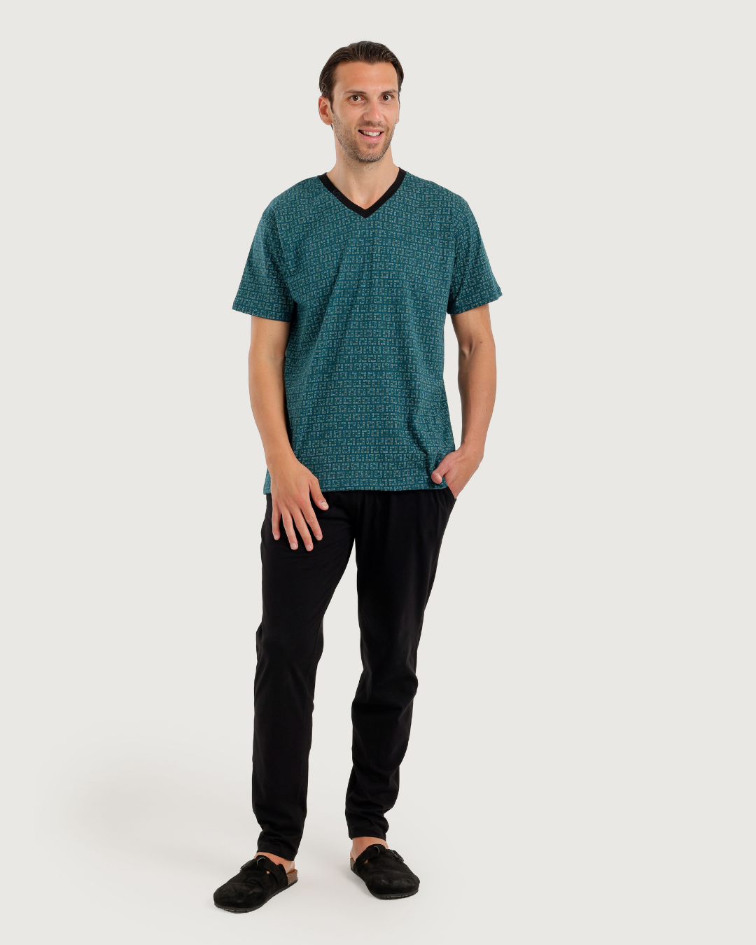Men's half-sleeved pajamas with pants