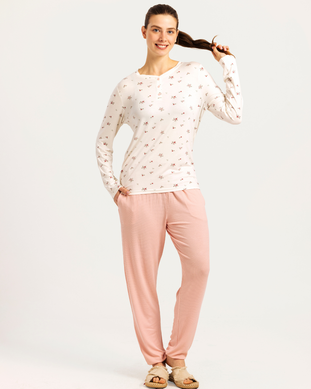 بيجاما حريمي بزراير ورود الربيع